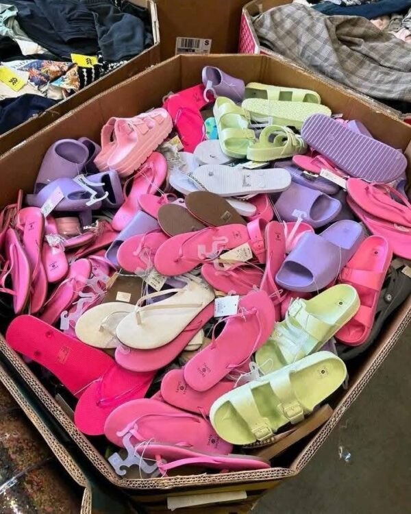 Wholesale mixed pallets for kids -
Different merchandise per
pallet • Underwear • Winter clothing • Summer clothing • Footwear • Accessories And more! - Image 6