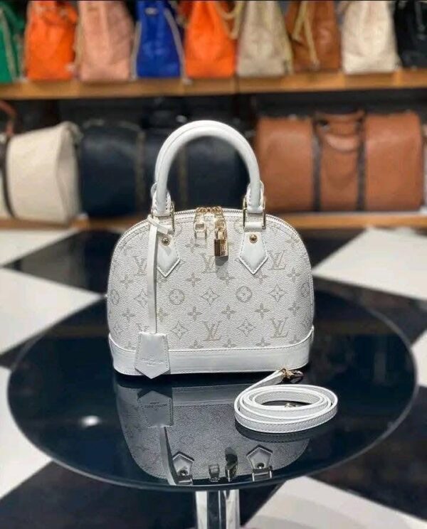 Wholesale Original handbags 150bags in a pallet - Shop now - Image 2