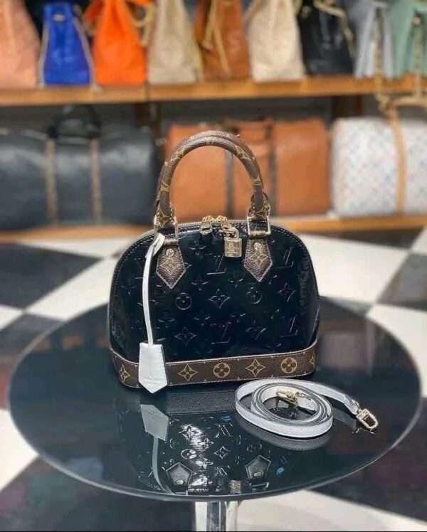 Wholesale Original handbags 150bags in a pallet - Shop now - Image 5